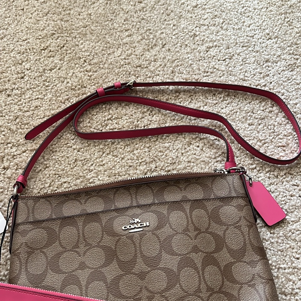 Brand New Coach Signature Ew Pop Crossbody bag with removable zip pouch - Picture 10 of 13
